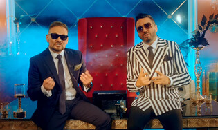 Trafią na szczyt?! Polsko-amerykański duet Valdi i Andre podbija internet! Wokaliści disco polo zbierają obfite żniwo!
