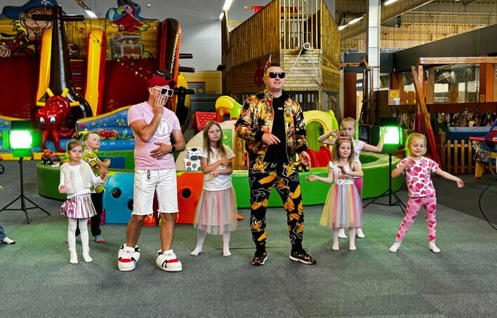 Zaskakująca współpraca w świecie disco polo dla najmłodszych. Ten utwór może podbić przedszkola!