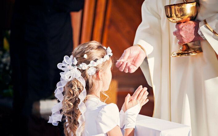 Zaskakujące Kwoty na Komunię 2024: Sprawdź ile powinno dać się jako prezent