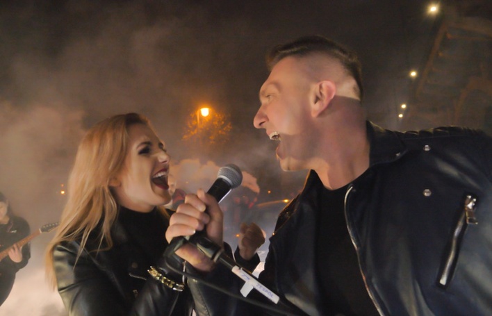 Zaskakujące oblicze znanej gwiazdy disco polo! Elwira Matysiak – Casandra nagrała rockowy kawałek z kolegą z branży! 