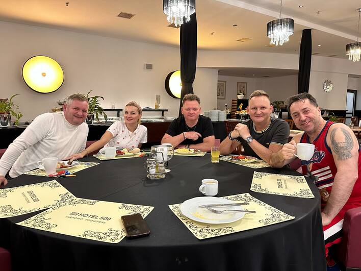 Zaskakujące spotkanie gwiazd disco polo! Zespół Mig i Marcin Miller wystąpią w duecie?! Co na to fani?!