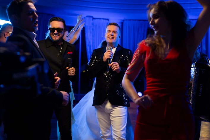 „Zatańcz tylko ze mną” To Jest TO i Andre z milionami wyświetleń i imponującym zarobkiem!
