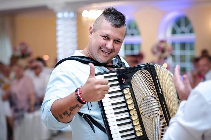 Zatrzymanie przez policję Szalonego Drużby wstrząsa branżą weselną! Magik Band wyjaśnia, że nie ma nic wspólnego z zatrzymaniem