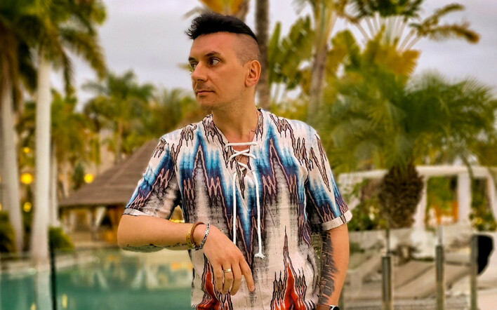 Zdjęcie bez Koszulki Loverboya z Basenu na Kanarach Podbija Internet