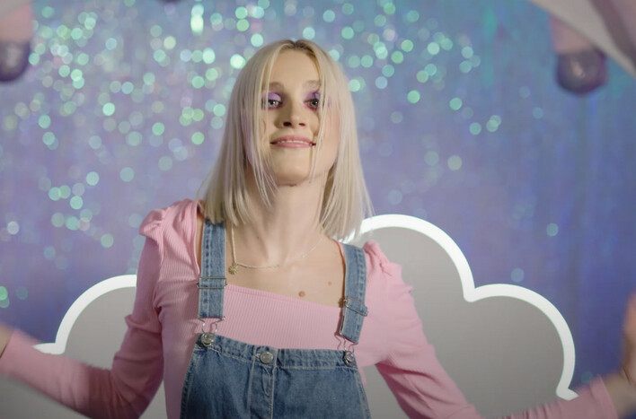 Zdolny wokalista disco polo ruszył na podbój rynku muzycznego! Jego debiutancki kawałek pt. „Jak Ty działasz na mnie„ zdeklasuje konkurencję?! 