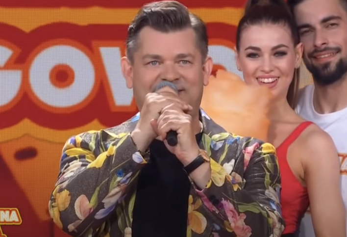 Zenon Martyniuk (Akcent) oczarował widzów TVP! Niesamowity występ króla disco polo w kwiecistej marynarce! 