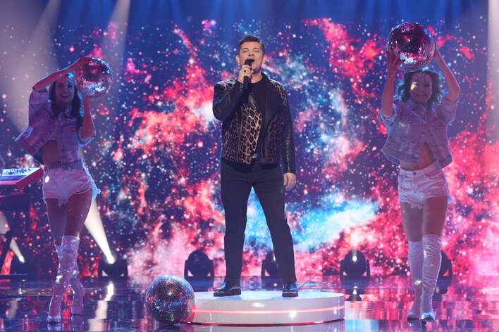 Zenon Martyniuk na szczycie! Cudowny hit pt. ”Classy Girl” w miesiąc przyniósł gwiazdorowi okrągły milion!
