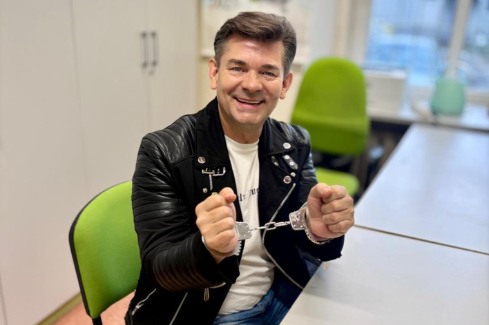 Zenek Martyniuk w kajdankach! Co się wydarzyło?