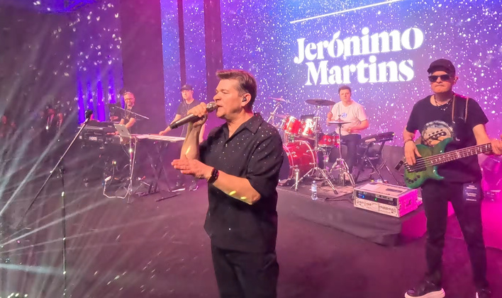 Zenek Martyniuk zamyka hejterom usta. Nagranie z koncertu pokazuje, jak lider Akcent śpiewa na żywo wielki hit „Mała figlarka”