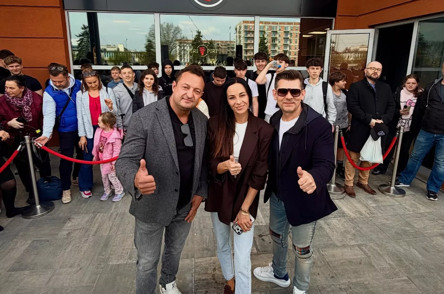 Zenek Martyniuk zaśpiewał w Lublinie podczas otwarcia nowego kebaba sieci Piri-Piri