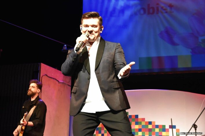 Zenon Martyniuk (Akcent) świętuje! 10 milionów na jego koncie!