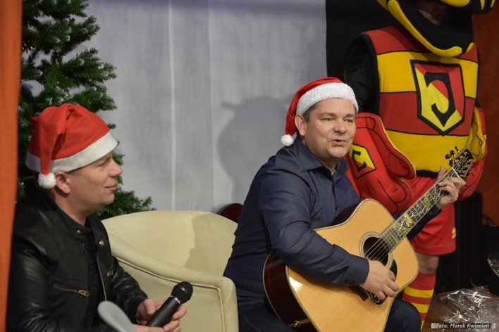 Zenon Martyniuk okazał wielkie serce! Król disco polo został Świętym Mikołajem!