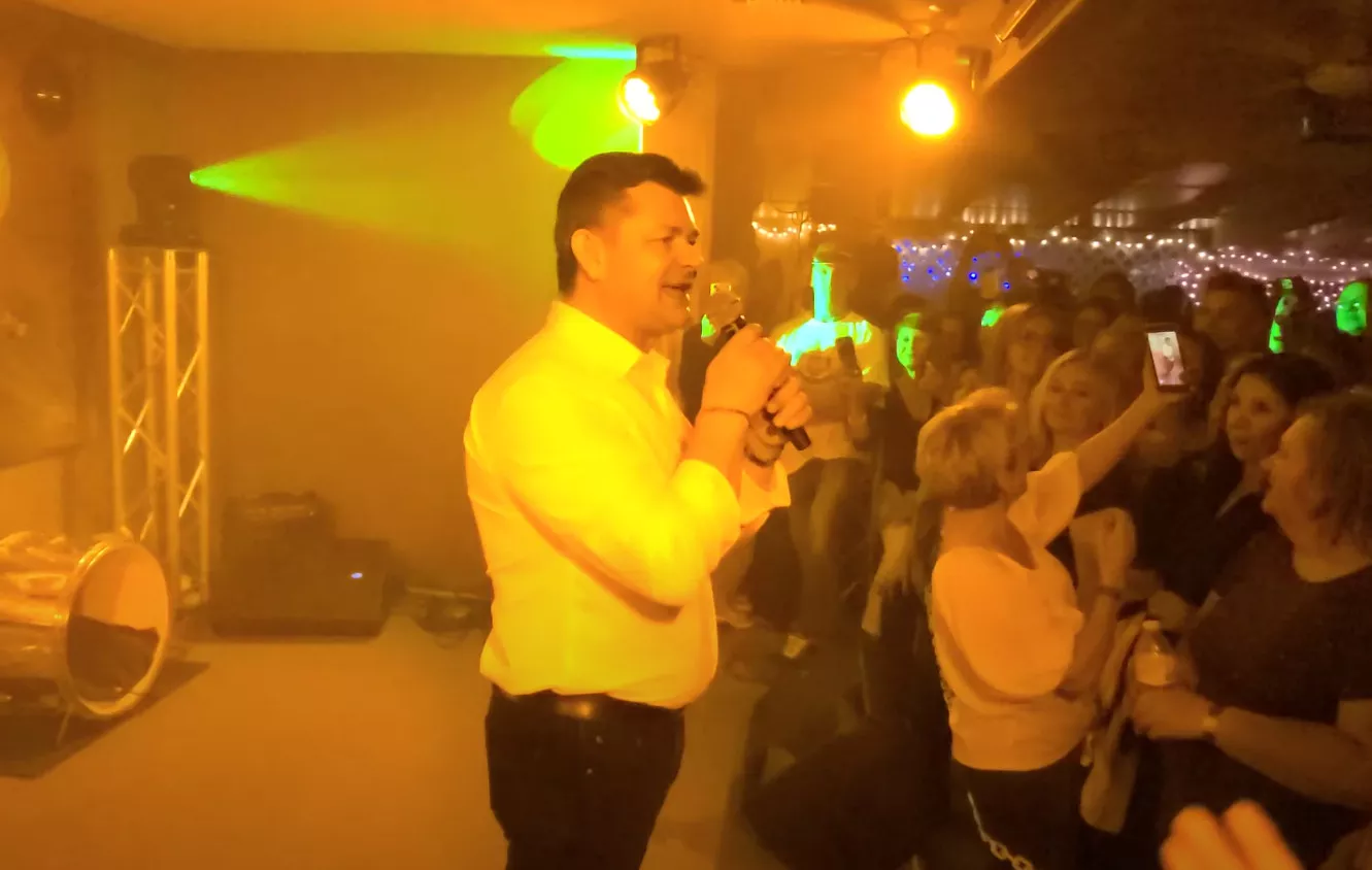 Zenon Martyniuk podbija światowe sceny! Kapitalny koncert gwiazdora disco polo w USA wywołał wiele emocji i wzruszeń! 