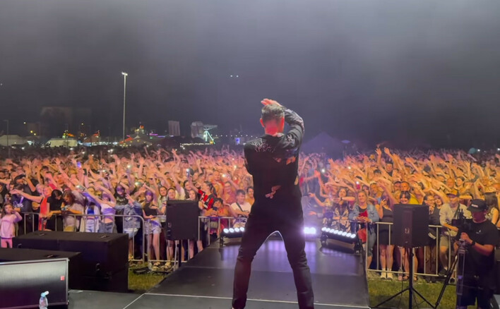 Zenon Martyniuk nie traci na popularności?! Król disco polo porwał tłumy w Sieniawie! VIDEO podbija sieć „Było magicznie„ napisał artysta