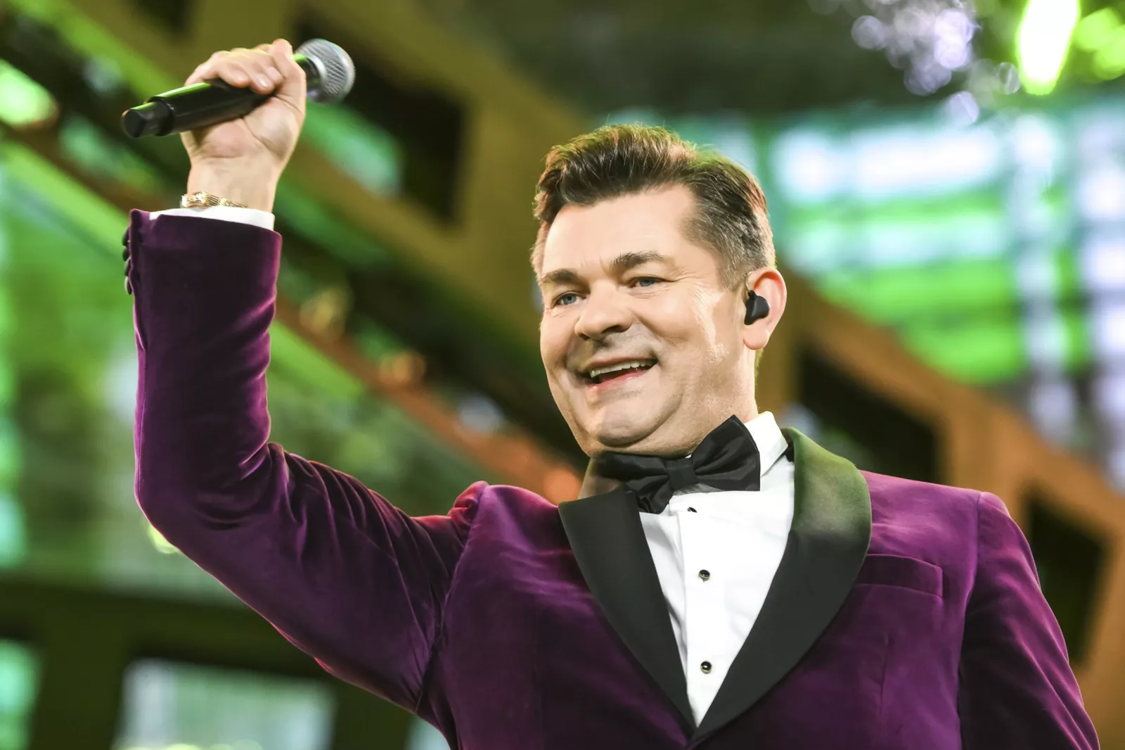 Zenon Martyniuk śpiewa „Pszczółka maja” na żywo! Zamyka hejterom usta! | VIDEO