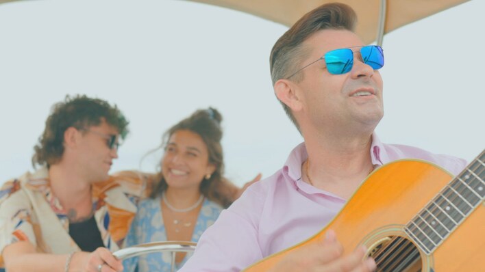 Zenon Martyniuk w nowym teledysku ze znanym influencerem! „Ostatni Raz„ już za chwilę namiesza na rynku disco polo! Zobacz przedpremierę!

