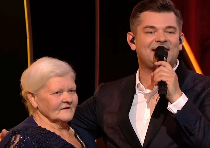 Zenon Martyniuk we wspólnym utworze ze swoją mamą! Pani Teresa skradła serca widzów!