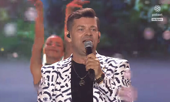 Zenon Martyniuk zaskakuje światowym hitem „Words Don”t Come Easy„ podczas Festiwalu Weselnych Przebojów! Zobaczcie nagranie!