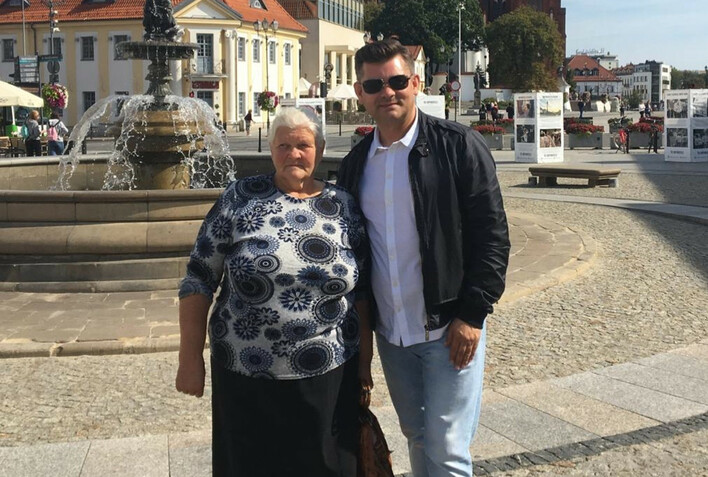 Zenon Martyniuk zaśpiewał dla mam! Zobacz wyjątkowe wykonanie hitu „Mamo jesteś jak anioł„