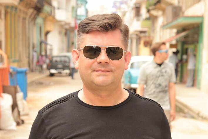 Zenon Martyniuk zaśpiewał dla pielęgniarek. Wśród nich była ta najważniejsza - ukochana! 