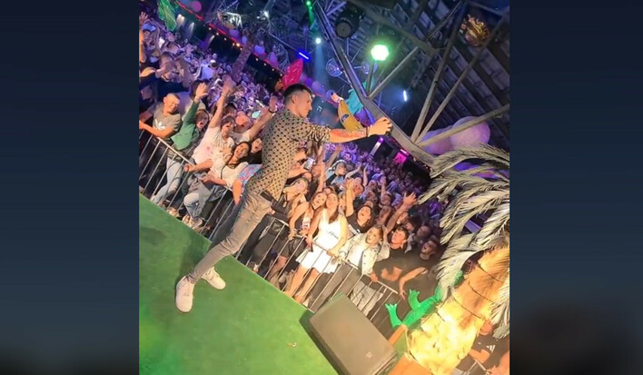 Tak grają gwiazdy disco polo! Bayera  w wielkim hicie „Popłyniemy„ skradł serca na Plaży Patelnia | VIDEO
