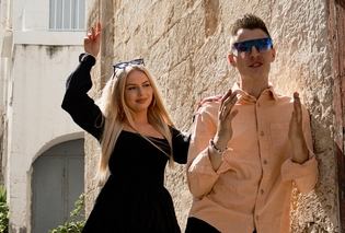 Zespół Carmelovi z nową produkcją „Czarna sukienka„. To będzie nowy hit? | VIDEO