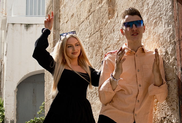 Zespół Carmelovi z nową produkcją „Czarna sukienka„. To będzie nowy hit? | VIDEO