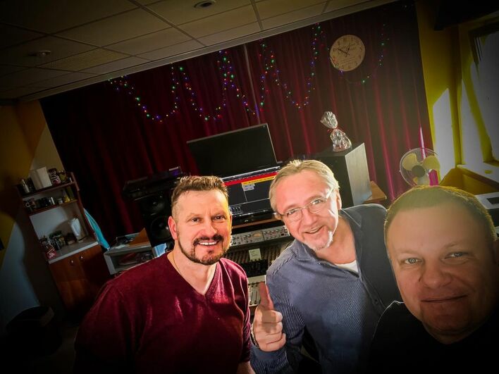 Zespół Classic przyłapany w studiu nagraniowym! Gwiazdorzy disco polo szykują muzyczną petardę?! 