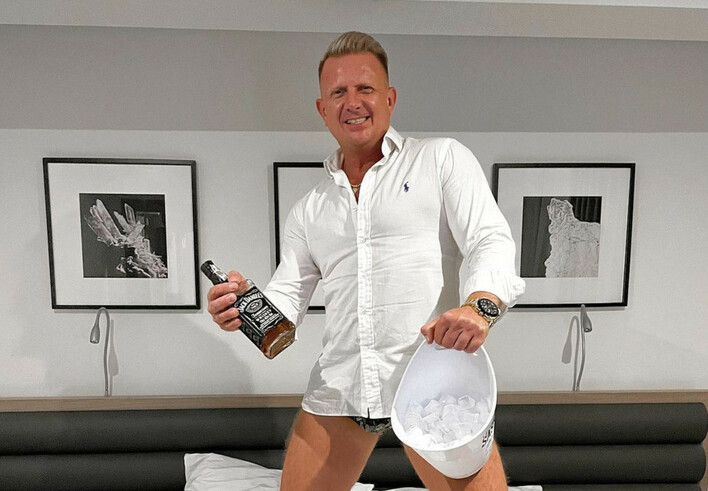 Zespół D-Bomb z piosenką w wersji jakiej jeszcze nie słyszeliście! Postawił na współpracę z popularnym producentem Fani „Jak narcotic„