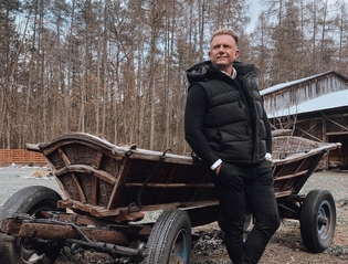 Gwiazdor disco polo przyłapany z ogromną strzelbą w rękach?! 