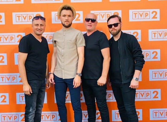 Zespół Defis oczarował wszystkie kobiety na widowni! Cudowny występ gwiazd disco polo na antenie TVP2!