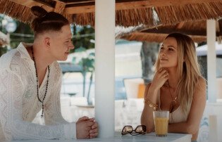 Dejw zaskoczył premierą w klimacie Latino! Artysta wystąpił u boku żony!  Zobaczcie nowość pt. „Ombre„!