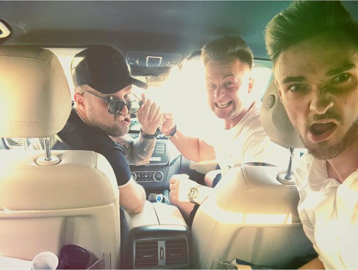 Zespół disco polo bez granic! Zrobili grubą imprezę na przypadkowej stacji benzynowej! 