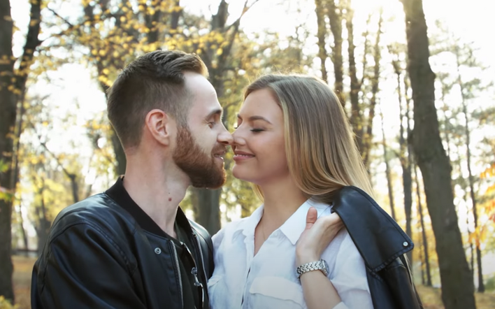 Artyści disco polo podbijają sieć premierą! Nowość „Zakochani na maxa„ zbiera pochlebne komentarze!