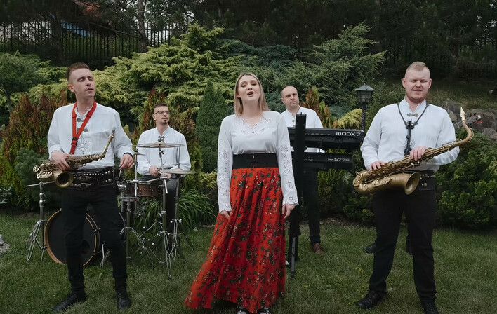 Zespół Juhasi wzrusza nowym hitem! „Podziękowanie dla rodziców„ – Idealny utwór na Twoje wesele!