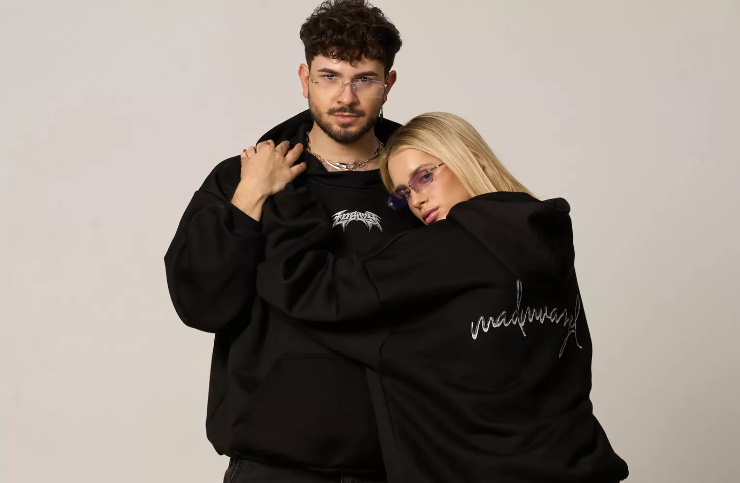 Zespół Łobuzy otwiera sklep z oryginalnymi gadżetami – wystrój się jak BIJONS!

