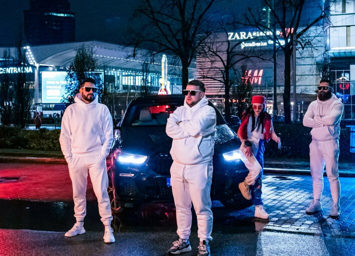 Disco polo z BMW w roli głównej! Wśród bohaterów niesforna KOZA! Gwiazdy zachwycone produkcją! 