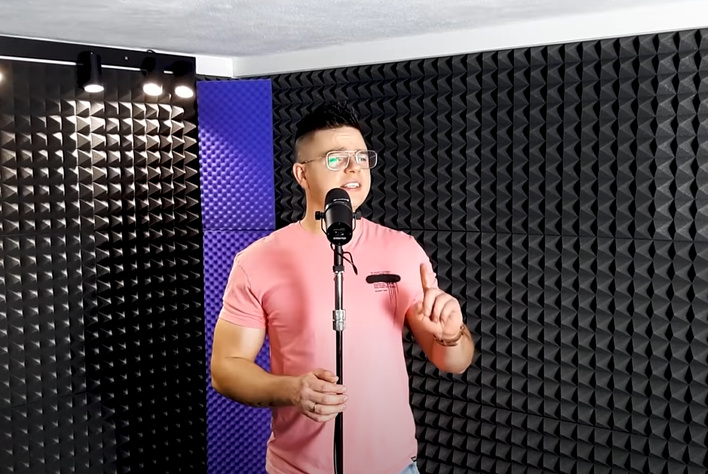 Znany wokalista sięgnął po klasykę disco polo! Ten kawałek nuciła kiedyś cała Polska! 