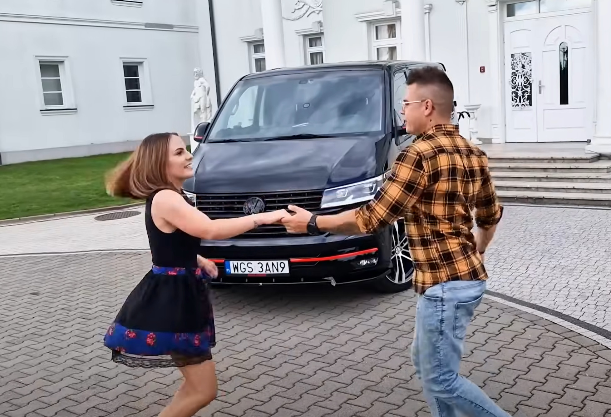 Zespół Massive z taneczną wersją „Mandacika”. Uwielbiana formacja disco polo rozgrzała parkiet do czerwoności

