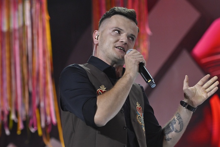 Zespół Max z Jankowej na Festiwalu Weselnych Przebojów z utworami „7 czerwonych róż” i „Szalejesz dziewczyno”