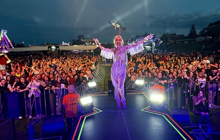 Co za widowisko! Gwiazdy disco polo Mejk w Pełczycach: Niezapomniany Koncert i Tłumy Fanów!
