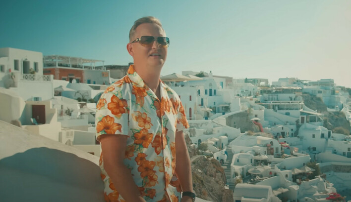 Zespół Mig osiągnął sukces na YouTube z „Filmowymi rolami„. Dowiedz się, jakie korzyści finansowe przynosi milion wyświetleń w Polsce