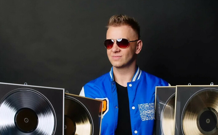 Zespół News świętuje swoje sukcesy – 10 lat pracy Marka Lemieszka na jednym zdjęciu

