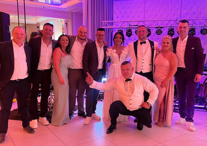 Zespół Playboys pojawił się na weselu i zrobił furorę – nie zabrakło przeboju „Wyśmienicie”