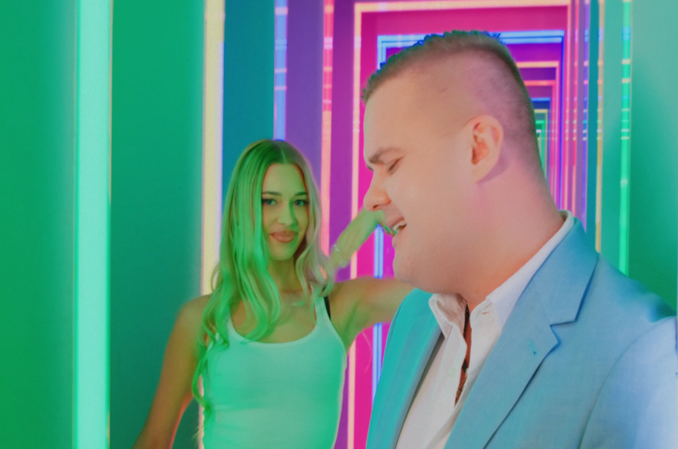 Zespół To jest TO prezentuje nowy singiel „Słodka jak miód”. Zobacz jako pierwszy! 