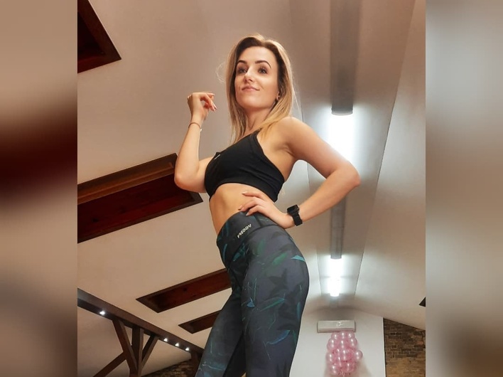 Popularna wokalistka disco polo kusi podczas lekcji! Gwiazda czaruje wszystkich swoją kobiecością i szpilkami! 