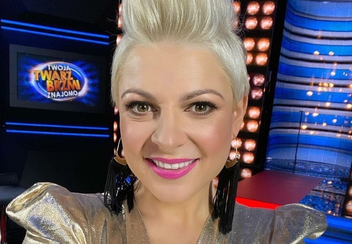 Zjawiskowa Magda Narożna podbija serca fanów w kuszącej czerwieni. Sukienka królowej disco polo zachwyca internautów!