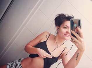 Zmysłowa gwiazda disco polo zrobiła sobie selfie w bikini! Emocje sięgnęły zenitu.