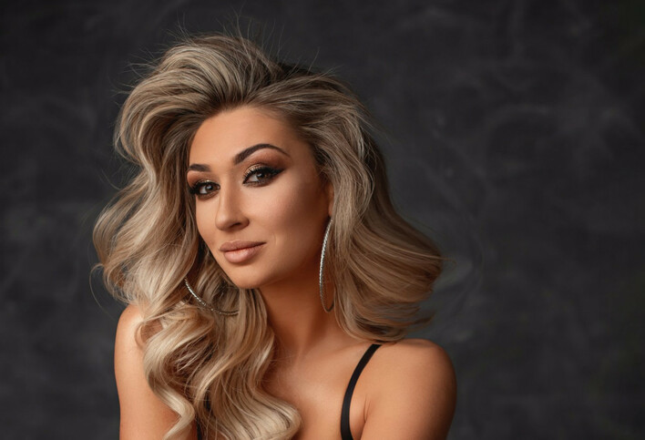 Zmysłowe zdjęcie gwiazdy disco polo! Małgorzata Grabda Camasutra wzięła udział w odważnej sesji! 