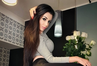 Zmysłowy Tłusty Czwartek w wykonaniu gwiazdy disco polo. Uwaga! Wyjątkowo drapieżne zdjęcie!